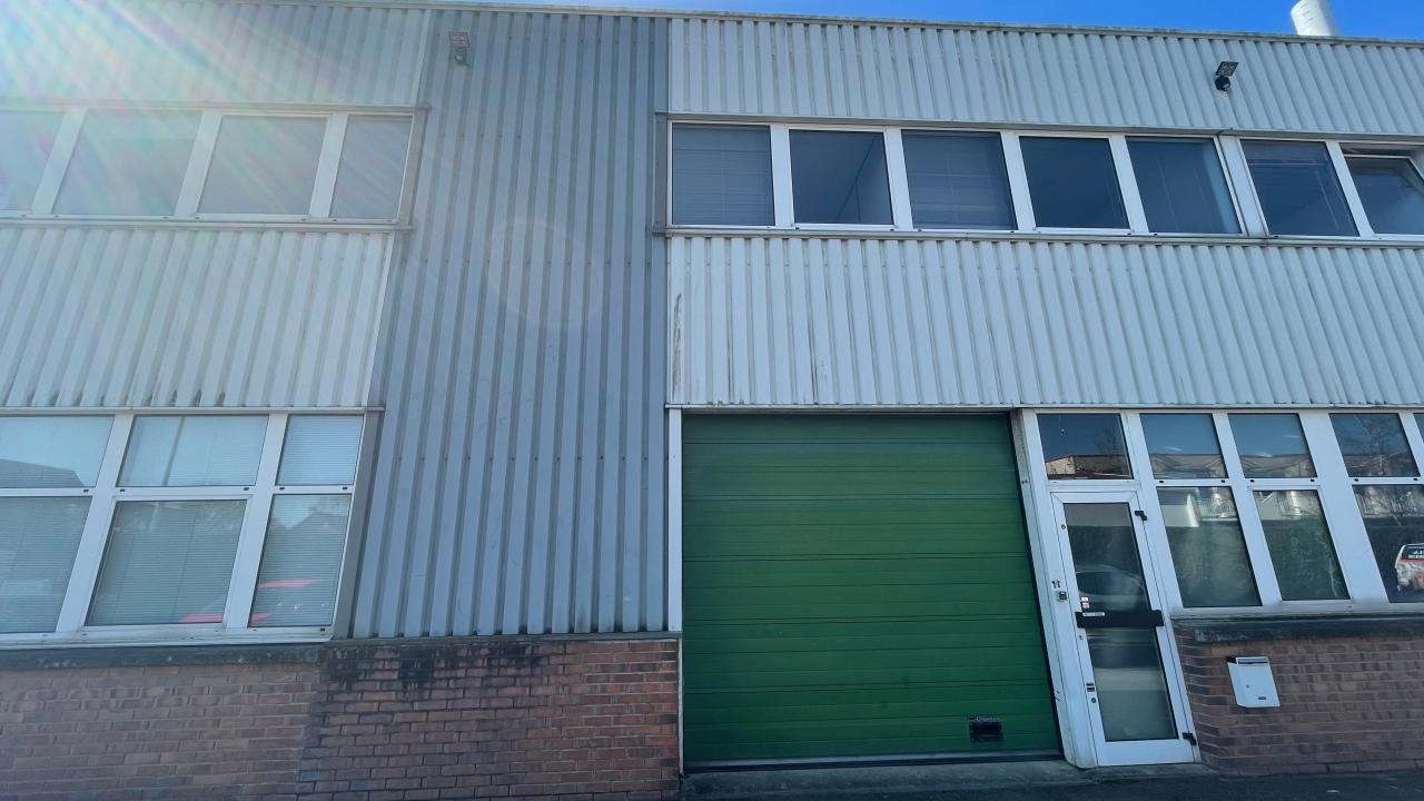 Local d'activité Les Essarts-le-Roi 162m² Vente local d'activité Les Essarts-le-Roi Yvelines OVACT2531211 0